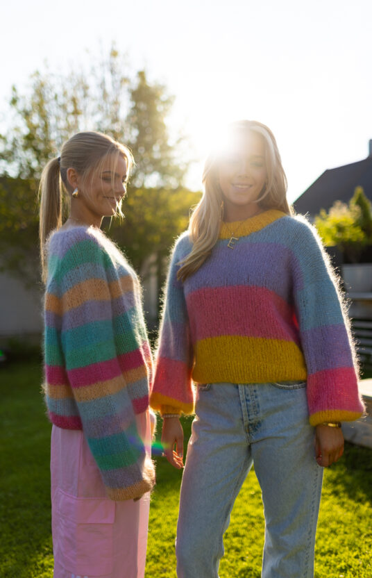 strikkegenser fargerik striper i fluff mohair. Inspirasjon strikkegenser jente ungdom dame