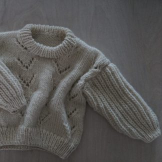 barnegenser strikkeoppskrift - Bloom Sweater | Knitting kit kids eyelet pattern - by HipKnitShop - 30/11/2018
