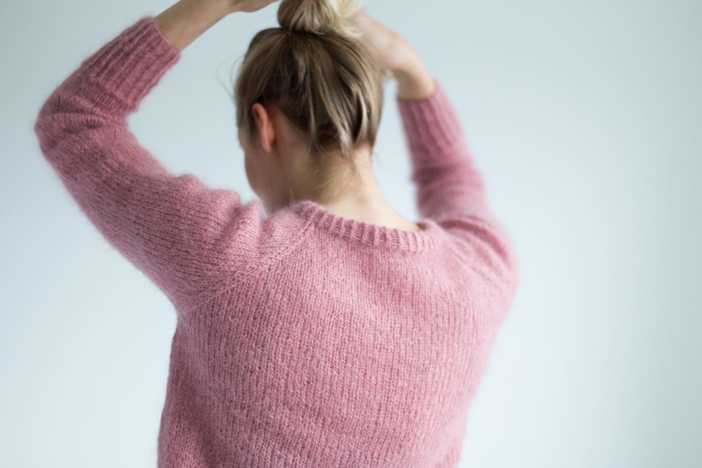 strikkeoppskrift enkel genser dame - Eben Sweater | Basic sweater women knitting kit - by HipKnitShop - 29/06/2018