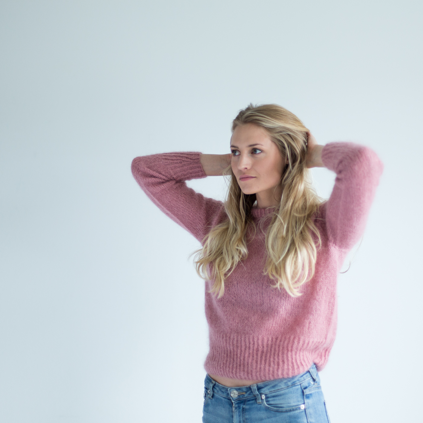 strikkeoppskrift enkel genser dame raglanfelling - Eben Sweater | Basic sweater women knitting kit - by HipKnitShop - 29/06/2018