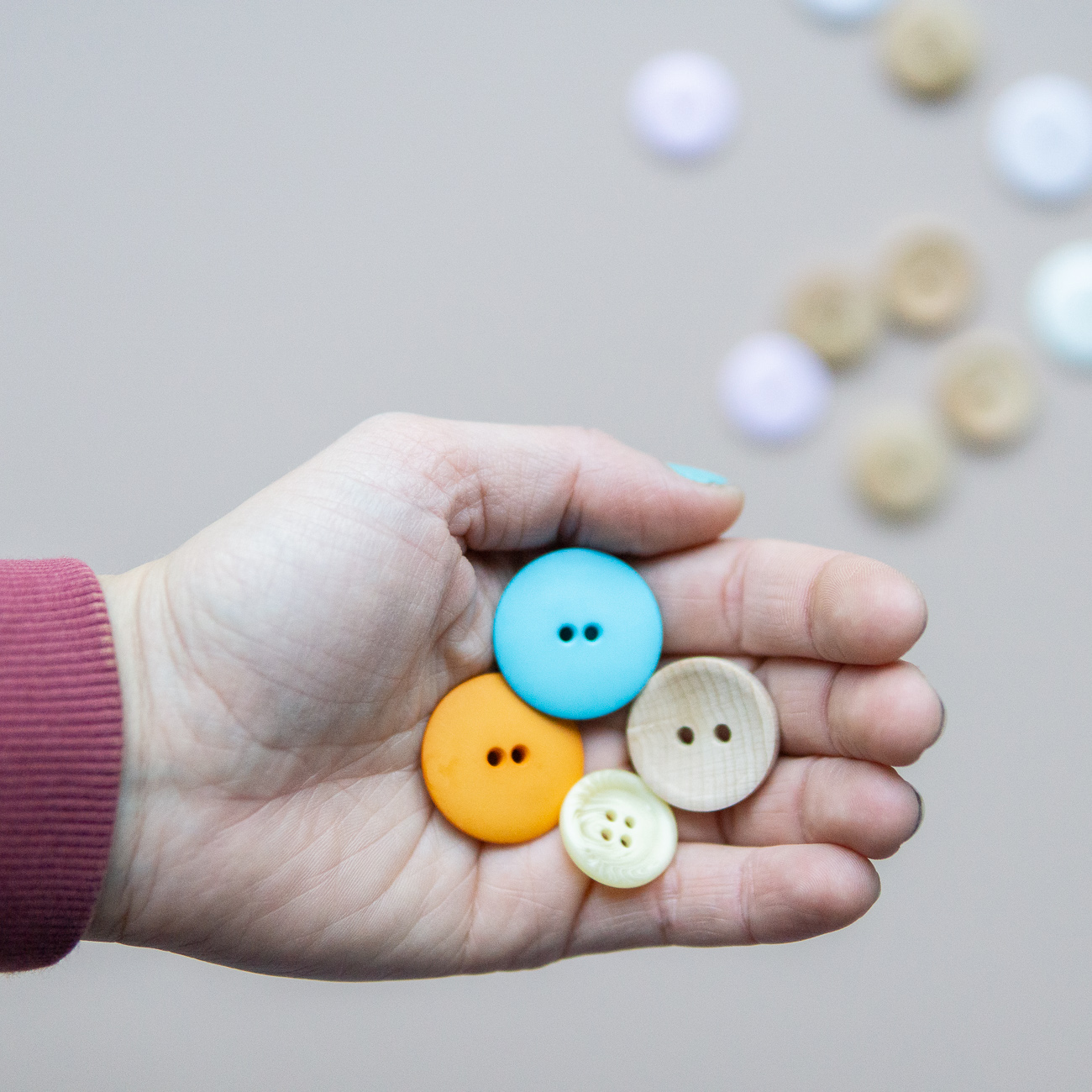 orange matt plastic button - Black button large | Webshop button | knitting - by HipKnitShop - 02/10/2019