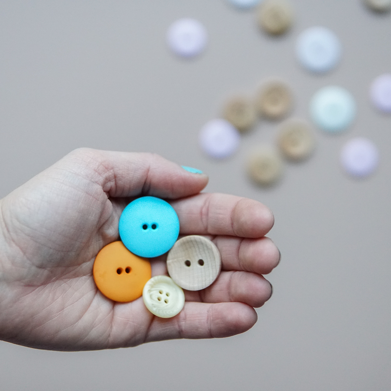 nettbutikk knapper - Turquoise plastic button | Matt round plastic button - by HipKnitShop - 29/10/2018