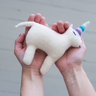 unicon knitting pattern, enhjøring, kidsdesign, kidsroom, newborn gift, knittingpattern