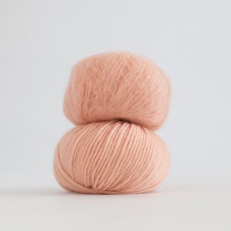 peach yarn online shop - Marshmallow Beanie | Fluffy beanie knitting kit - by HipKnitShop - 31/08/2018