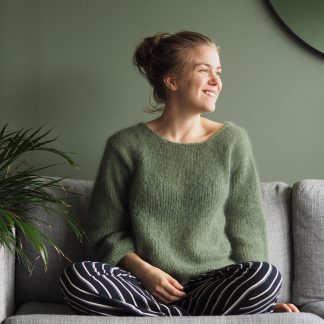  - Chunky Freya Sweater | V back sweater knitting pattern - by HipKnitShop - 10/07/2019