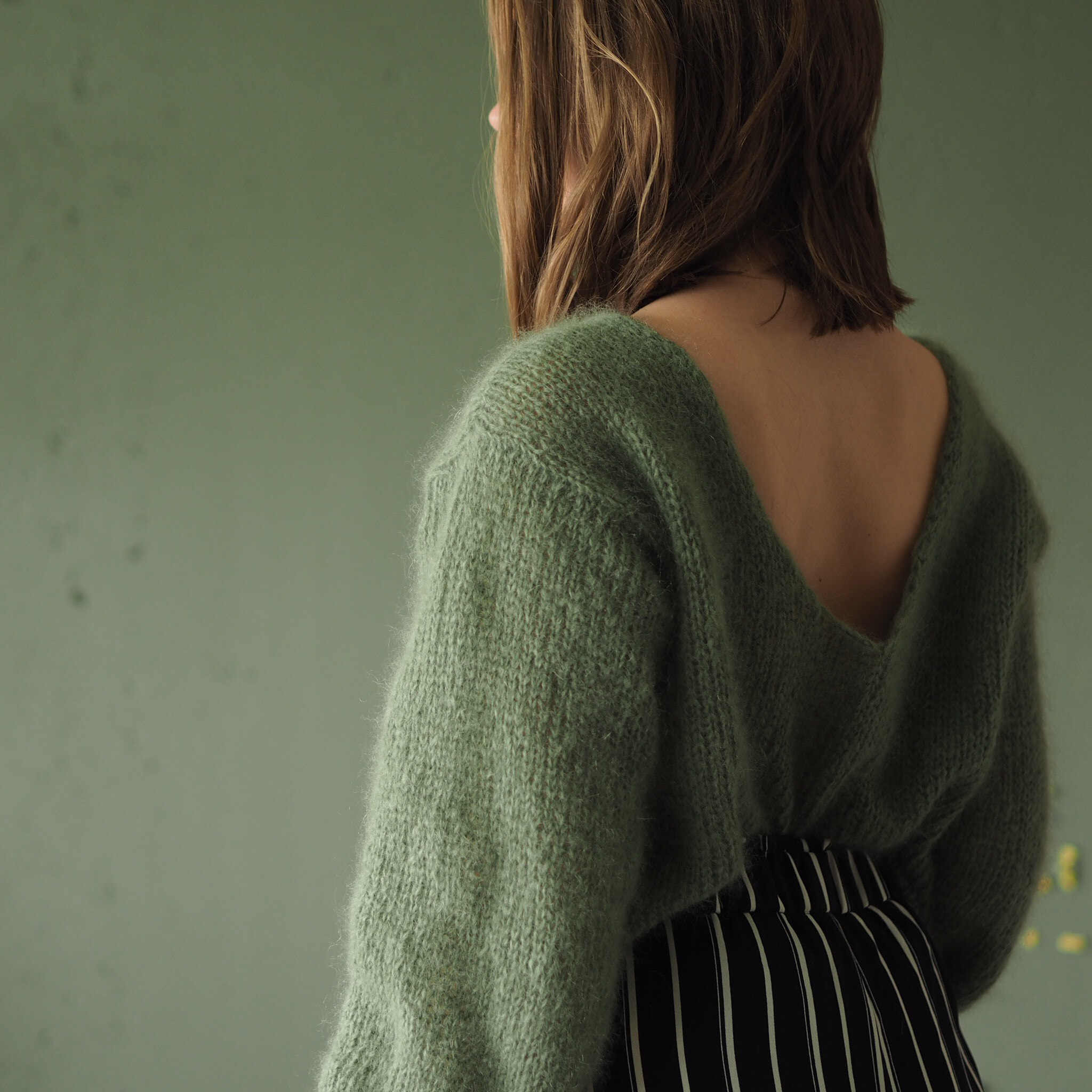  - Chunky Freya Sweater | V back sweater knitting pattern - by HipKnitShop - 10/07/2019
