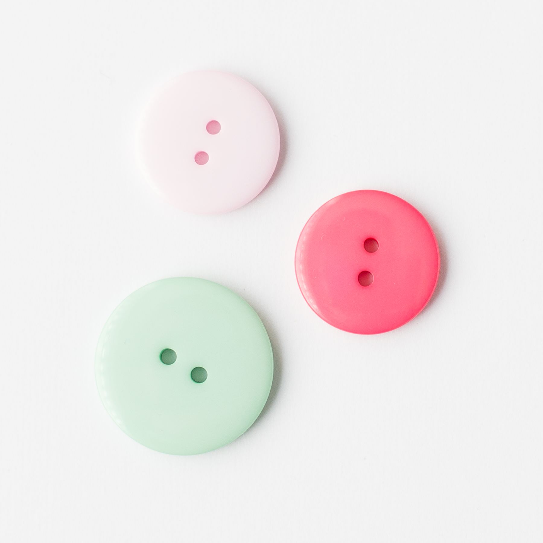  - Light green plastic button | Large | 28 mm | Round plastic button - 28/03/2018