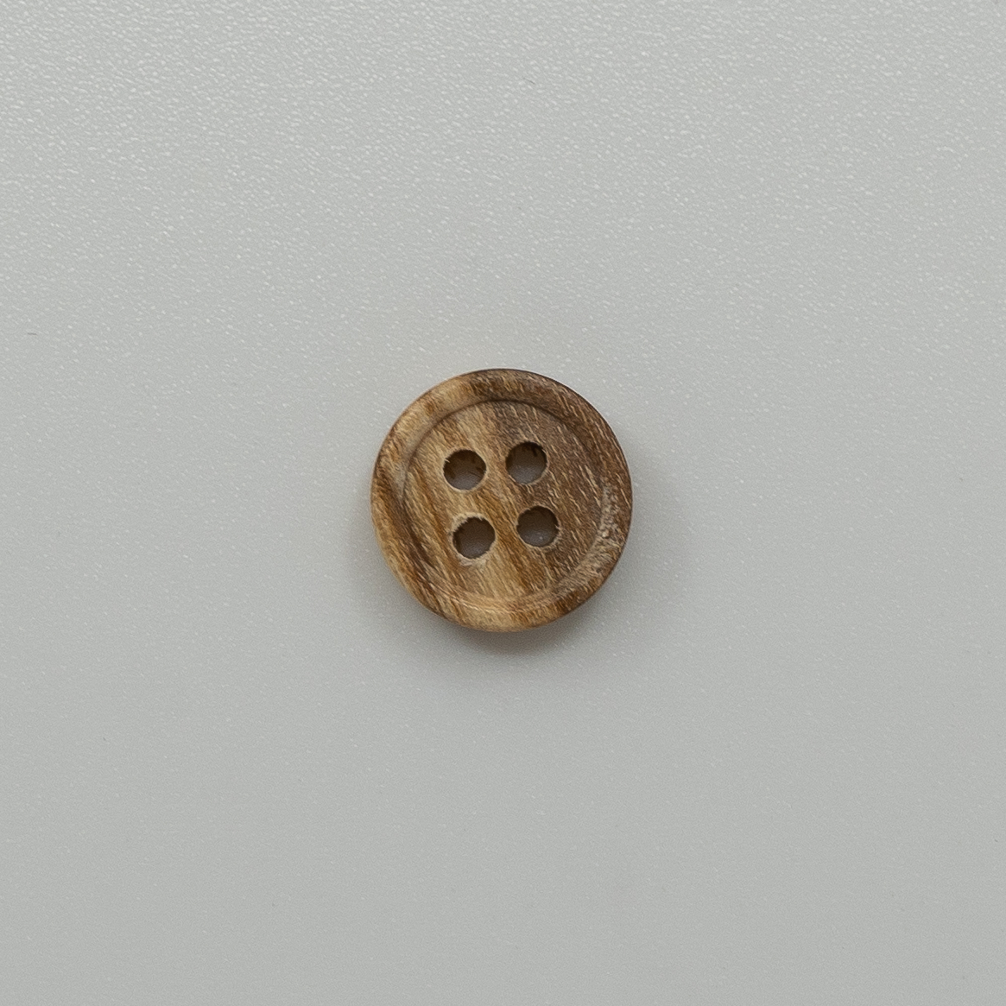 2 wooden buttons 4 holes / 80, 38 or 51 mm / big buttons in natural wood