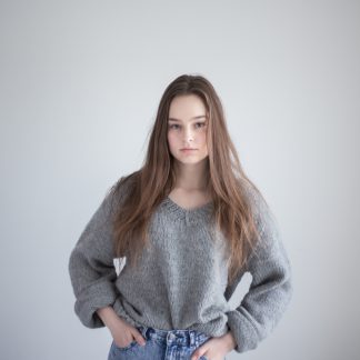 lea sweater v neck knitting pattern - Lea Sweater | V-neck sweater knitting kit - by HipKnitShop - 07/05/2018