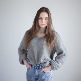  - Lea Sweater | V-neck sweater knitting kit - by HipKnitShop - 07/05/2018