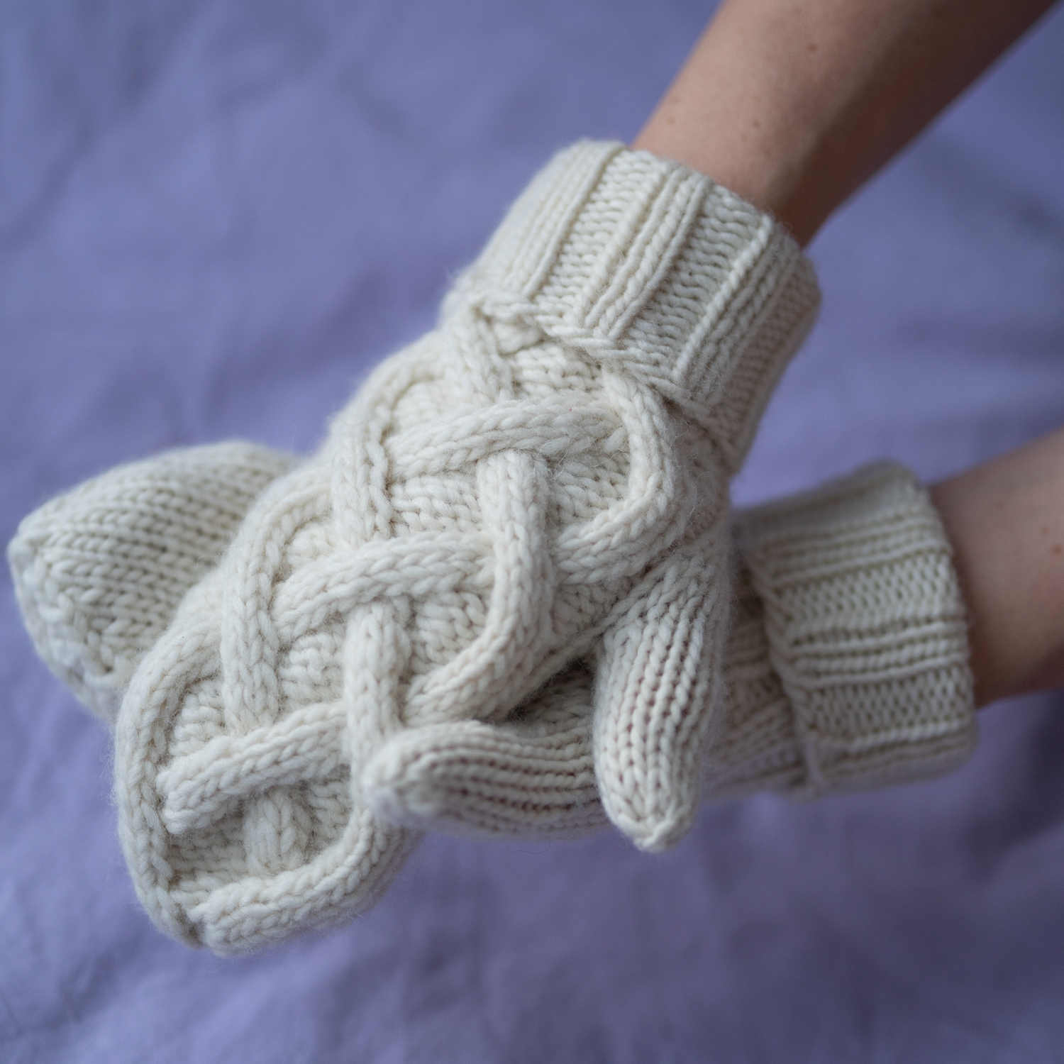  - Snow dance mittens | Cable knit mittens | Knitting kit - by HipKnitShop - 17/01/2021