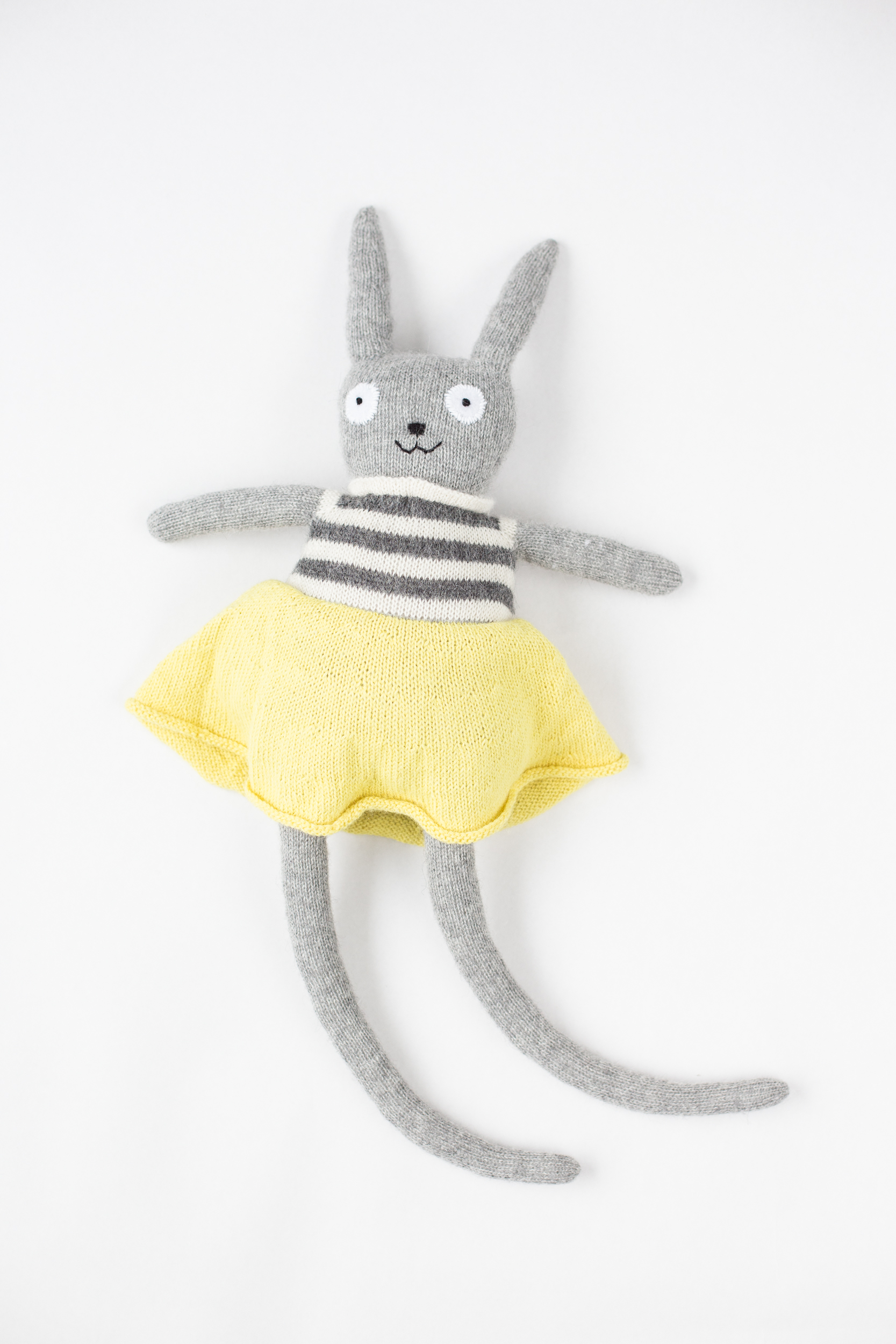 Handmade knittingpattern kidstoy bunny - Plush bunny toy kids. Big stuffed bunny. Handmade in 100 % baby alpaca. - 13/03/2017