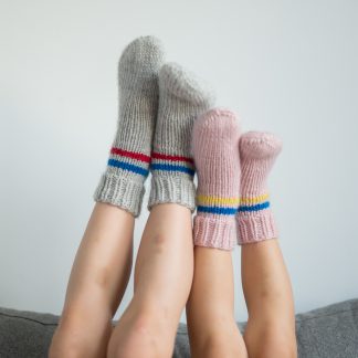 sokker strikkeoppskrift - Bossy socks | Woolen Socks kids knitting kit - by HipKnitShop - 11/11/2018