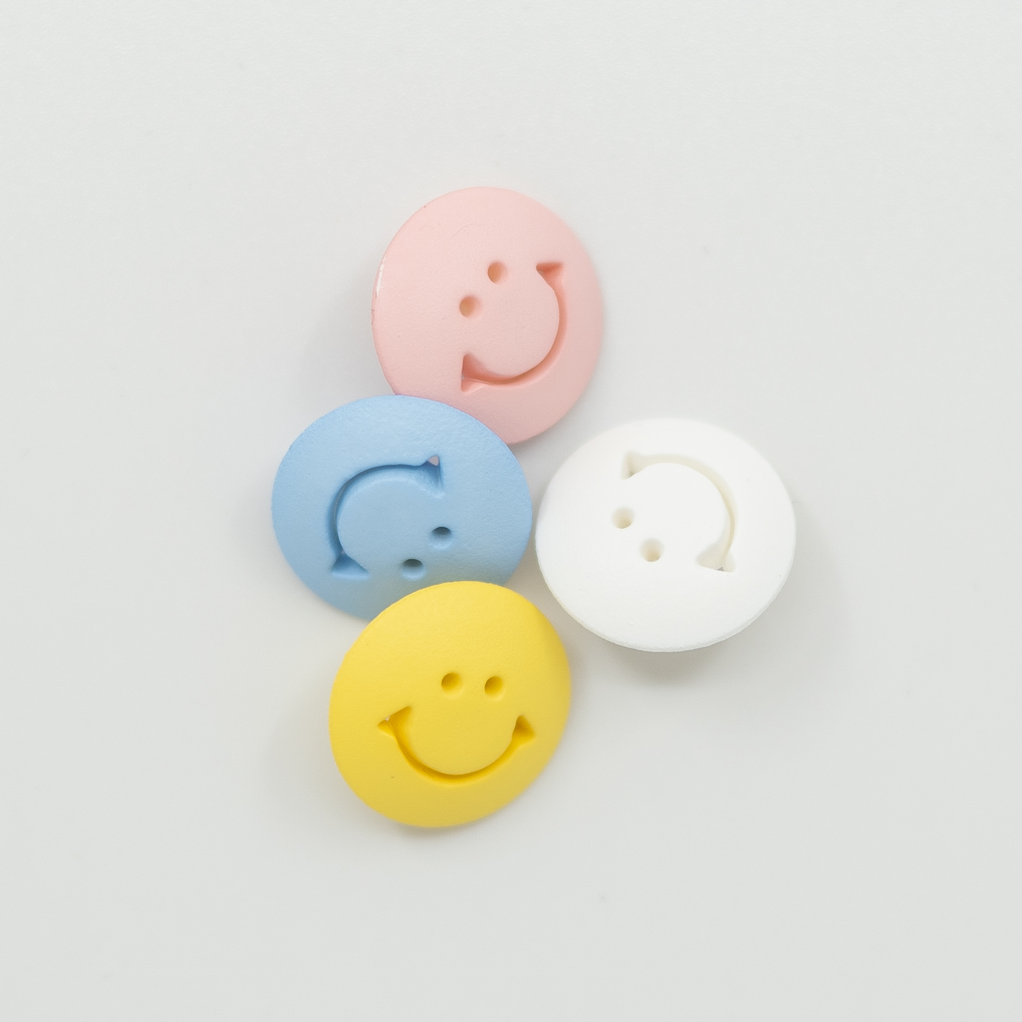  - Smiley knapp | Blå knapp barnestrikk | Knapper - by HipKnitShop - 26/06/2021
