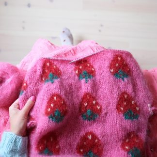 - Fruity sweater | Strawberry knit sweater | by HipKnitShop - 01/09/2022