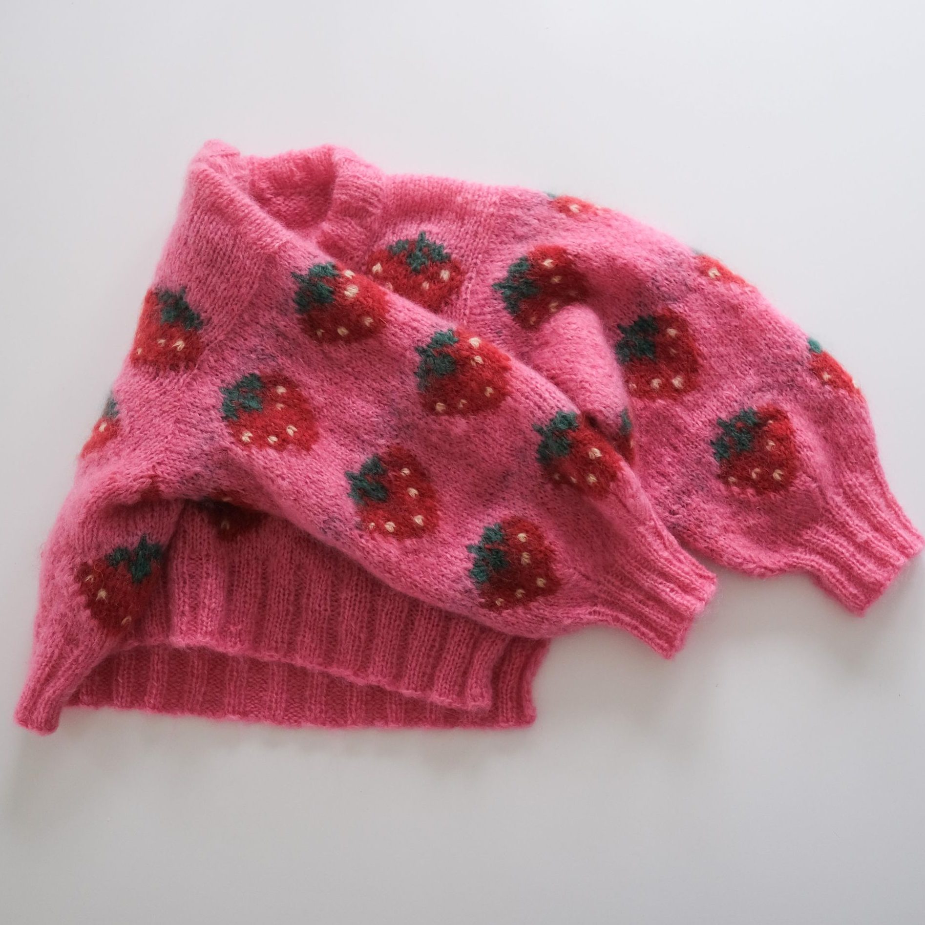  - Fruity genser | Jordbærgenser dame | Fluffy av HipKnitShop - 01/09/2022