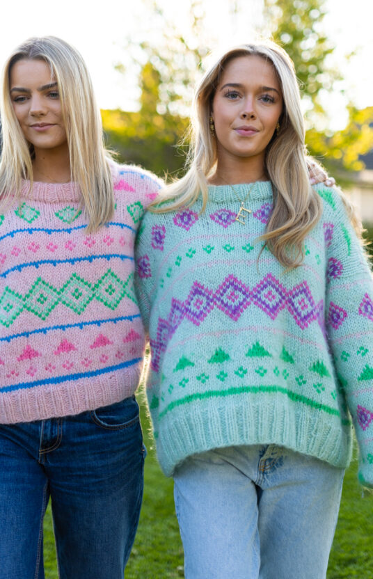 strikkegenser dame mønster farger 80talls inspirasjon fargerik strikk tur lofoten fame genser