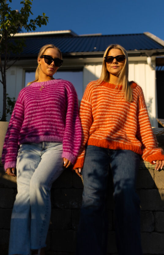 strikkegenser striper rund hals fargerik fluffy genser inspirasjon strikkeoppskrift genser dame