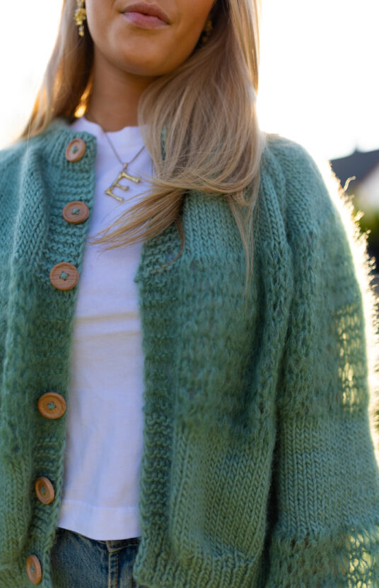 Strikkejakke oppskrift og garn strikk raglan hip wool fluff mohair nettbutikk inspirasjon jakke