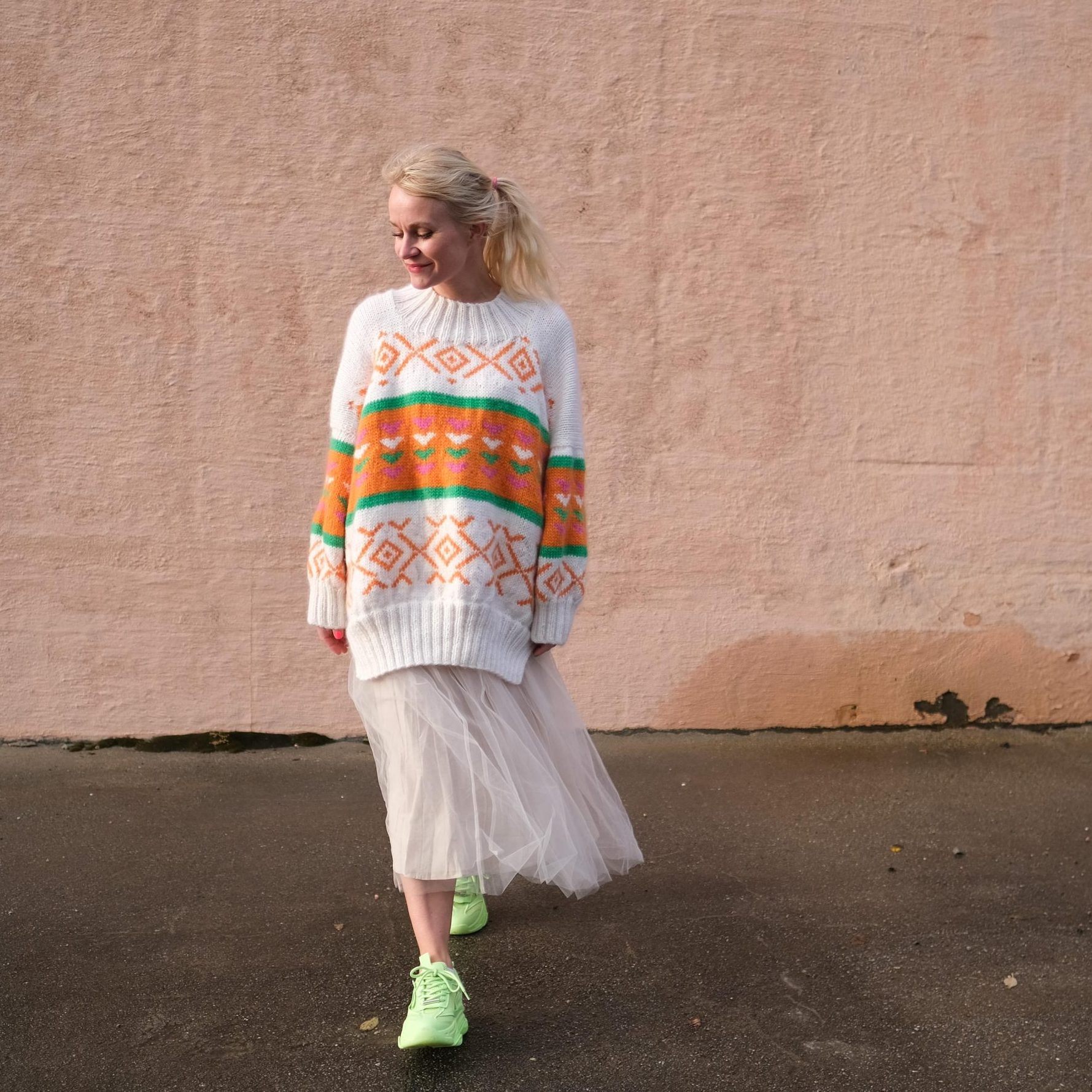 141551-Folk-genser-strikkeoppskrift - HipKnitShop