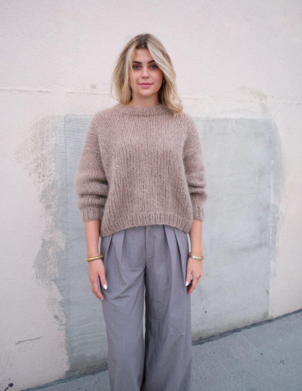 Biscuit sweater knitting pattern - HipKnitShop strikkegenser mohair chunky strikk kosegenser strikkeoppskrift enkel dame fluffy