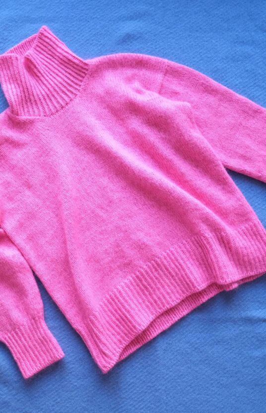 høyhalset genser dame strikkeoppskrift