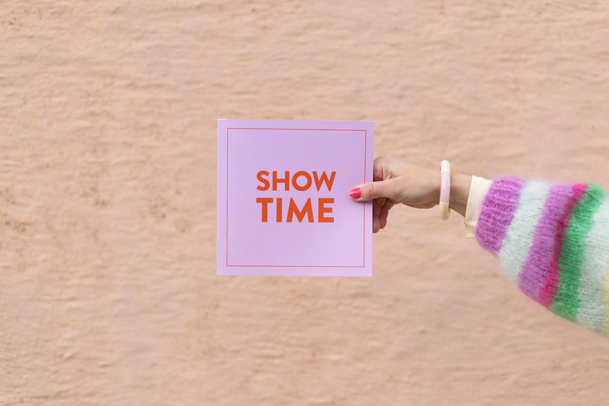 115826-Showtime-bok-rosa - HipKnitShop strikkebok moderne strikk