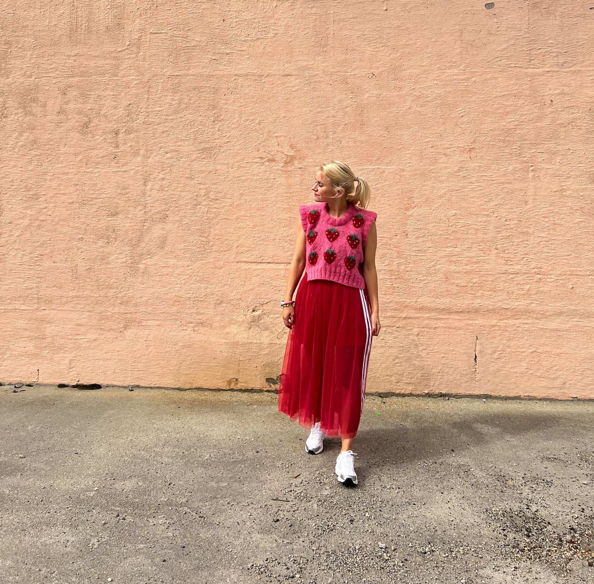 126552-Fruity-slipover-jordbaer-kit-10 - HipKnitShop strikkeoppskrift vest dame