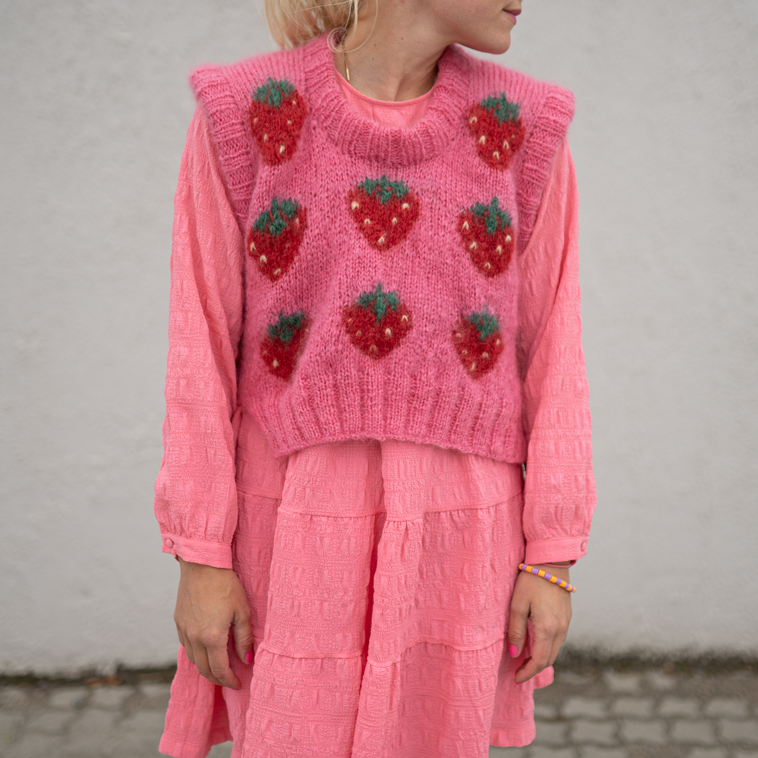 126552-Fruity-slipover-jordbaer-kit-12 - HipKnitShop womens slipover knit pattern
