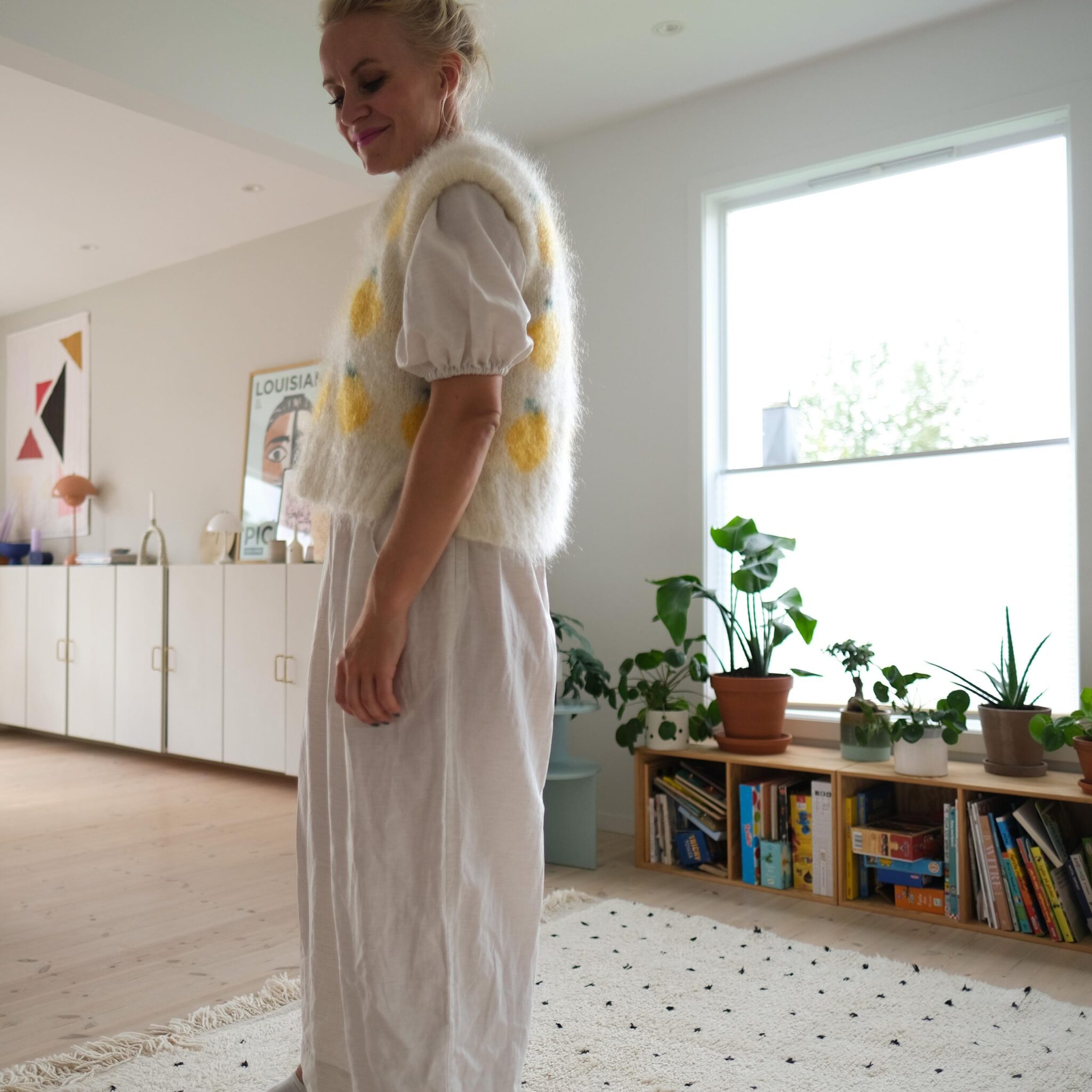 126640-Fruity-slipover-jordbaer-sitron-strikkeoppskrift-28 - HipKnitShop knitted slipover lemons