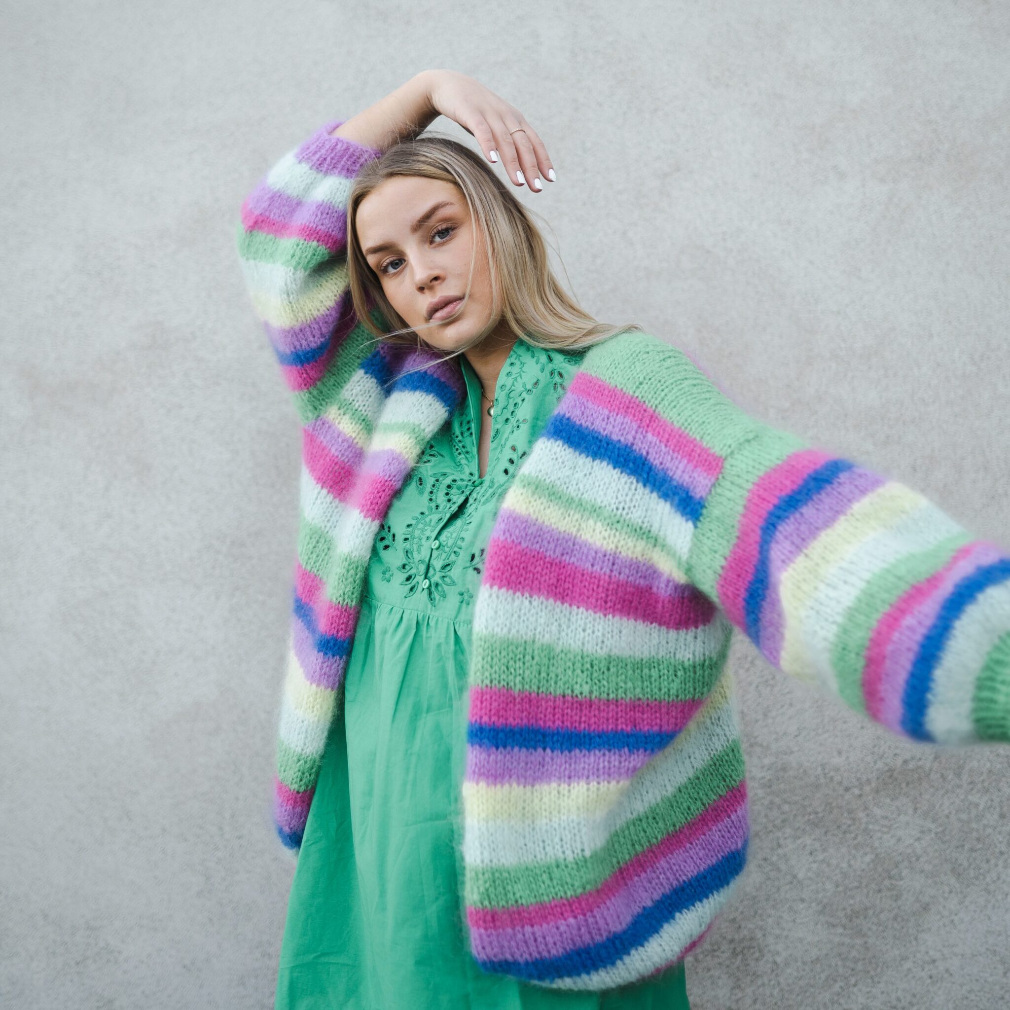 129822-Paradise-jakke-striper-strikkeoppskrift - HipKnitShop stripejakke dame strikkeoppskrift