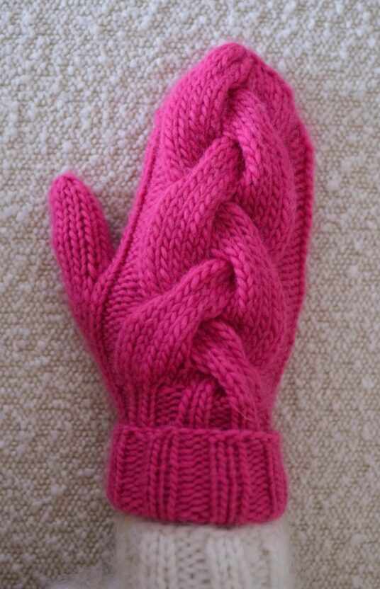 strikkeoppskrift votter med flette