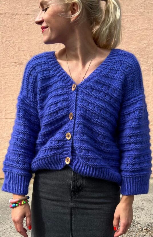 strikkejakke struktur med hullmønster dame