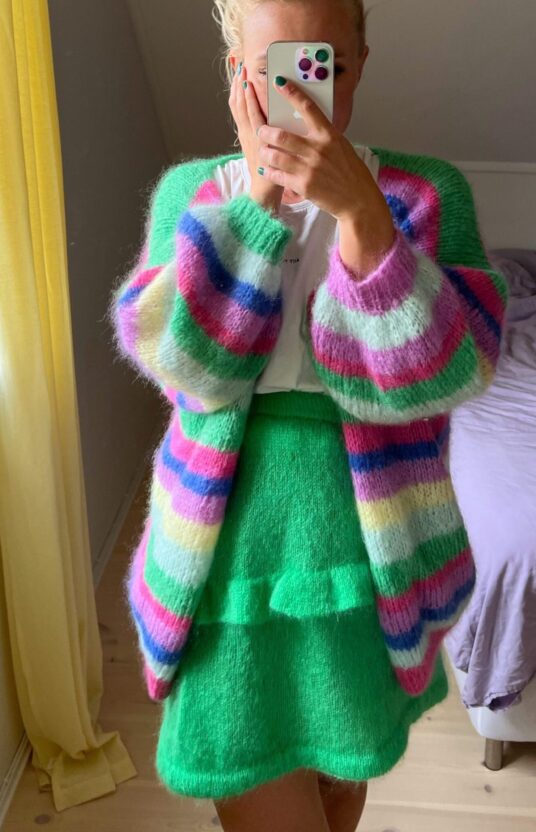 fargerik strikk dame oppskrifter