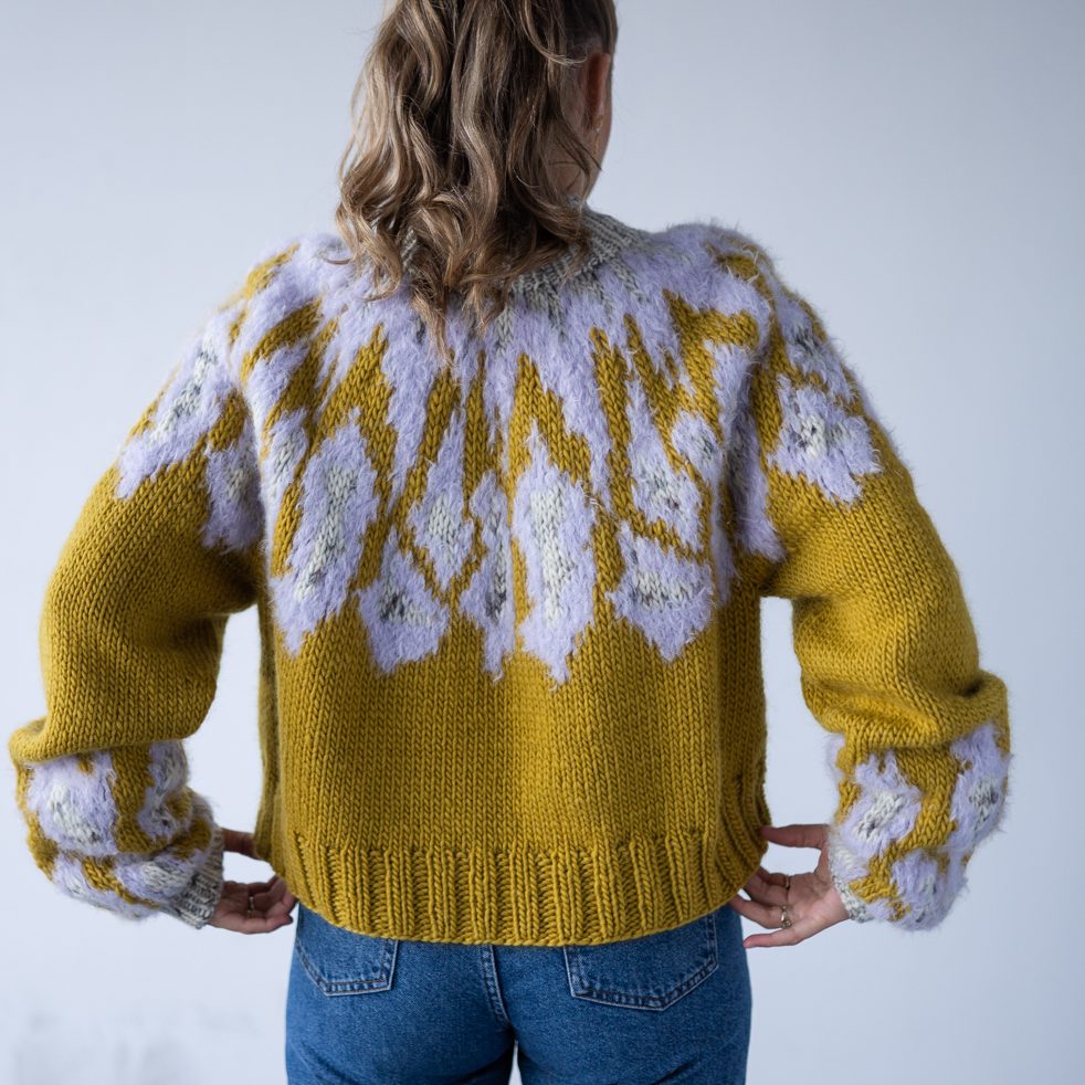 138068-Yolandi-genser-strikkeoppskrift-2 - HipKnitShop knitwear fashion fairisle sweater