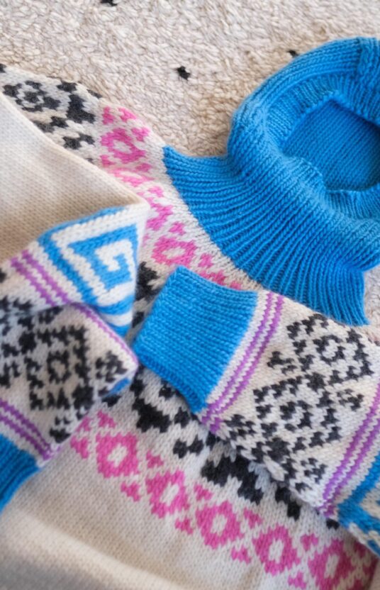 fargerikt strikk oppskrifter