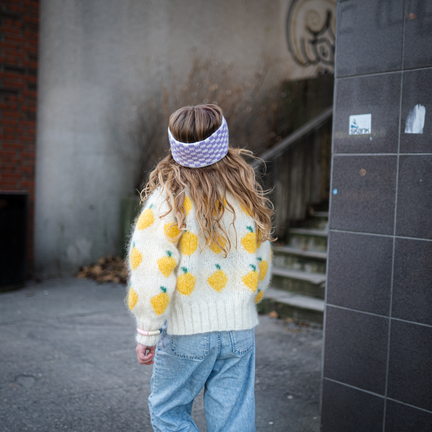 145742-Play-panneband-kit-11 - HipKnitShop fluffy genser barn oppskrift