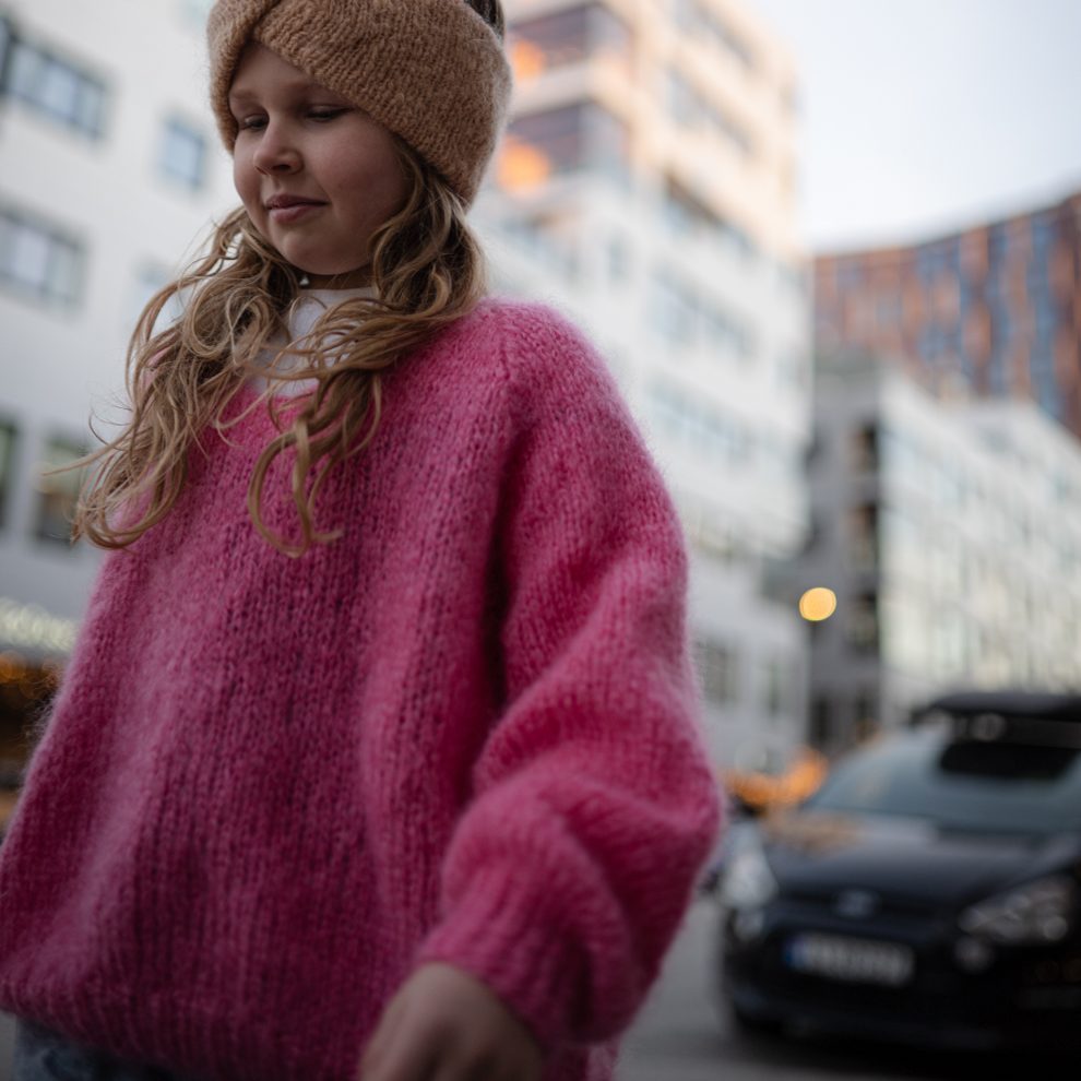 164663-Ny-Fluff-genser-kit-8 - HipKnitShop strikkeoppskrift genser jente