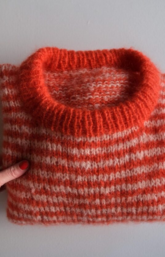 tykk mohair genser dame strikkeoppskrift