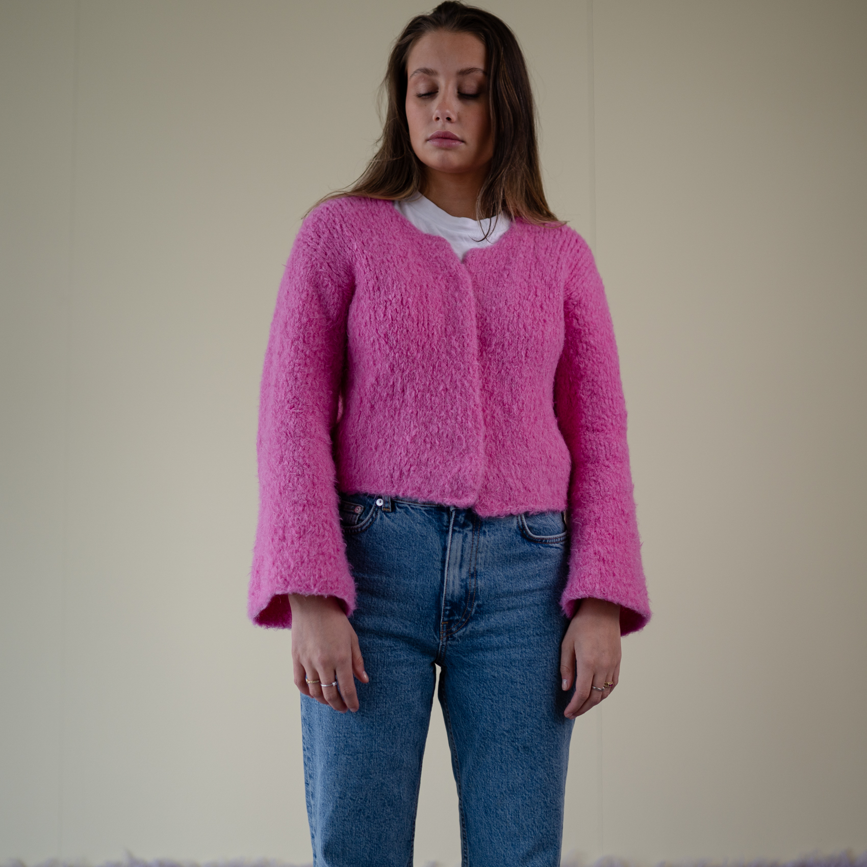 173143-Wild-jakke-kit - HipKnitShop damejakke strikkeoppskrift enkel