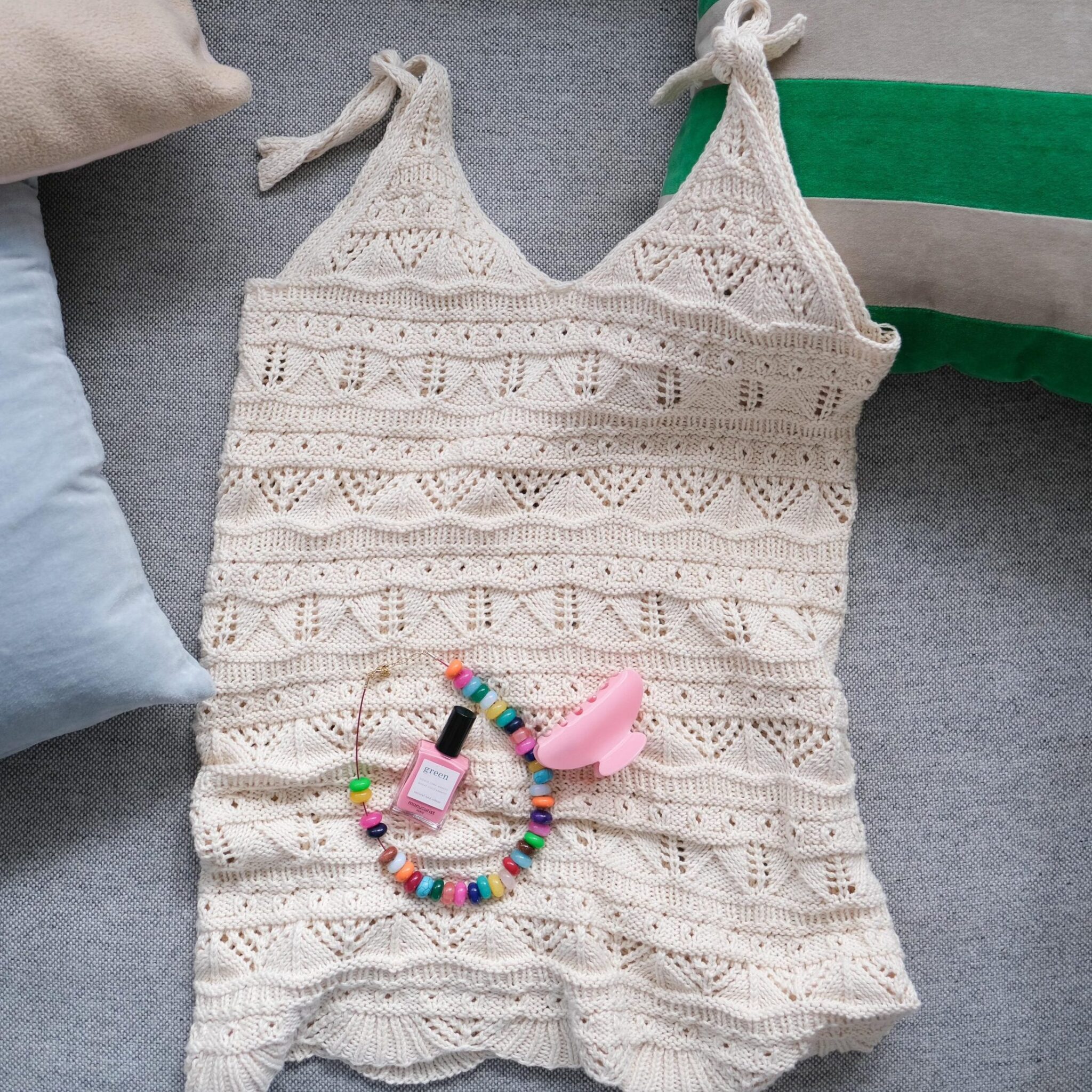 174141-Helle-kjole-kit - HipKnitShop kjole strukturstrikk oppskrift