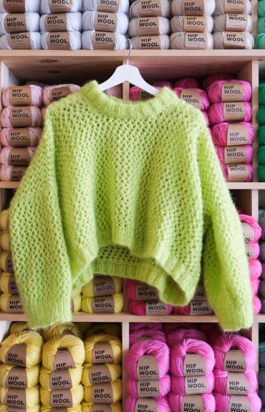 strikkeoppskrift genser med hullmønster