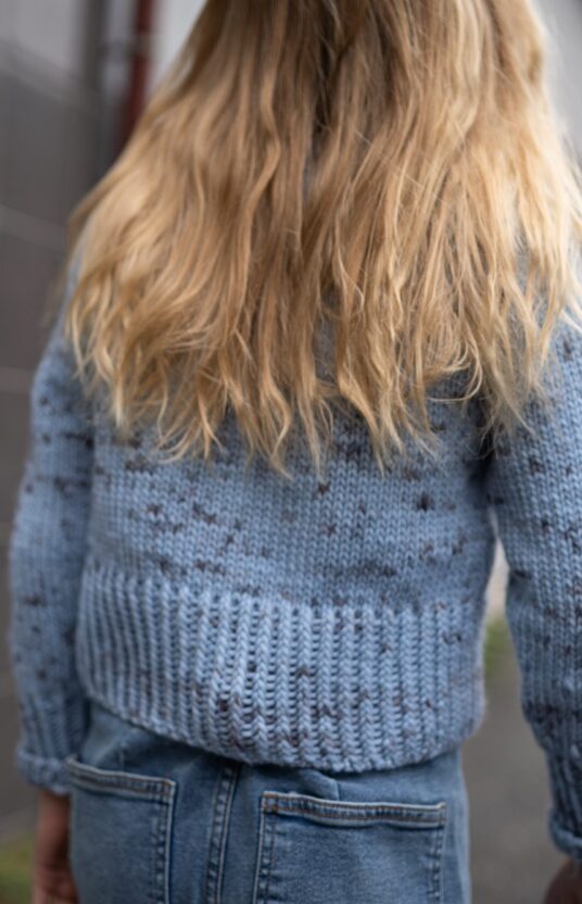 varm genser barn strikkeoppskrift