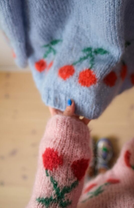 strikkeoppskrift genser dame kirsebær