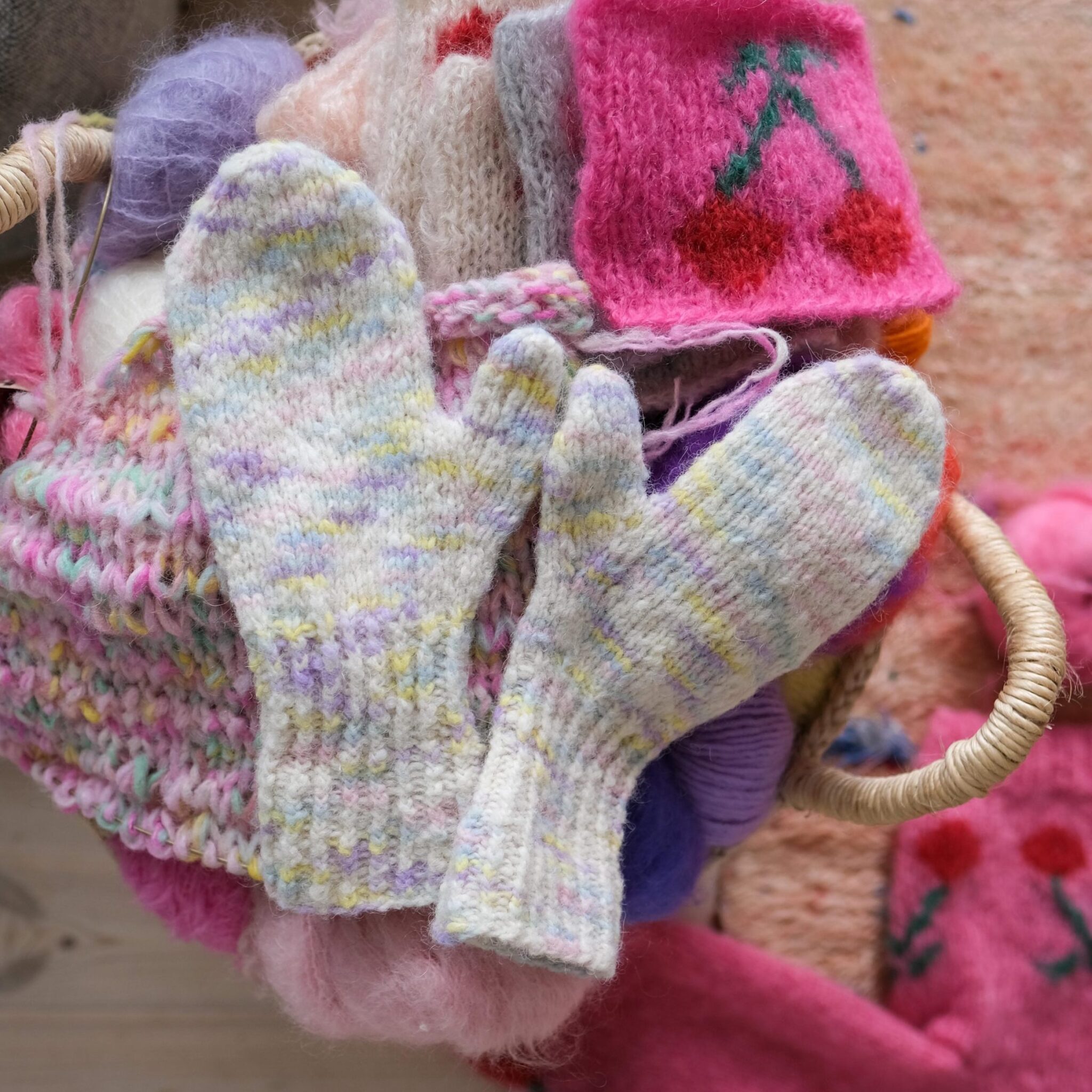 185076-Imagine-votter-kit - HipKnitShop strikkeoppskrift votter håndfarget garn