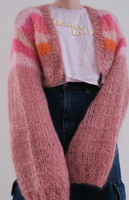 kort cardigan strikkeoppskrift dame