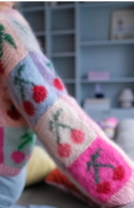 strikkeoppskrift jakke kirsebær lapper