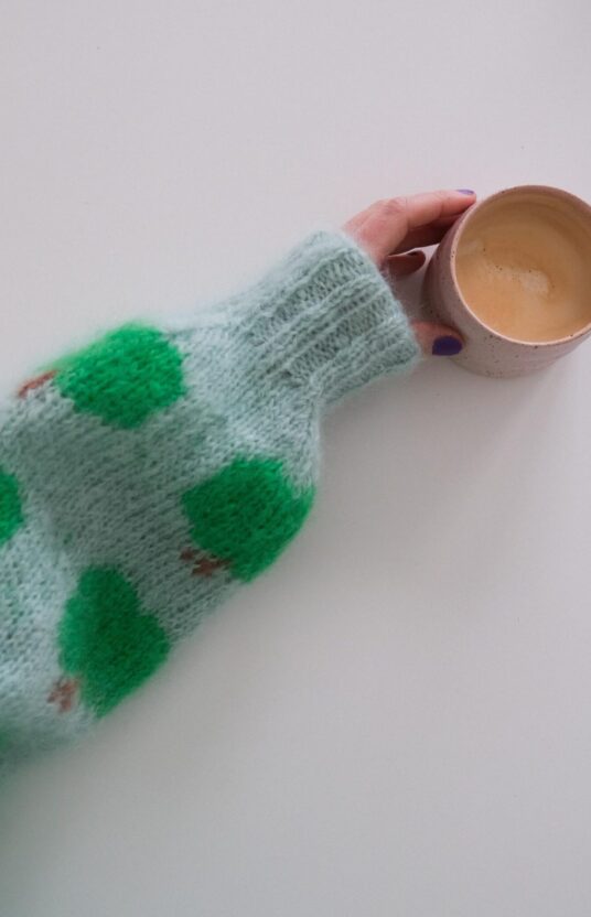 strikkeoppskrift genser med frukt dame