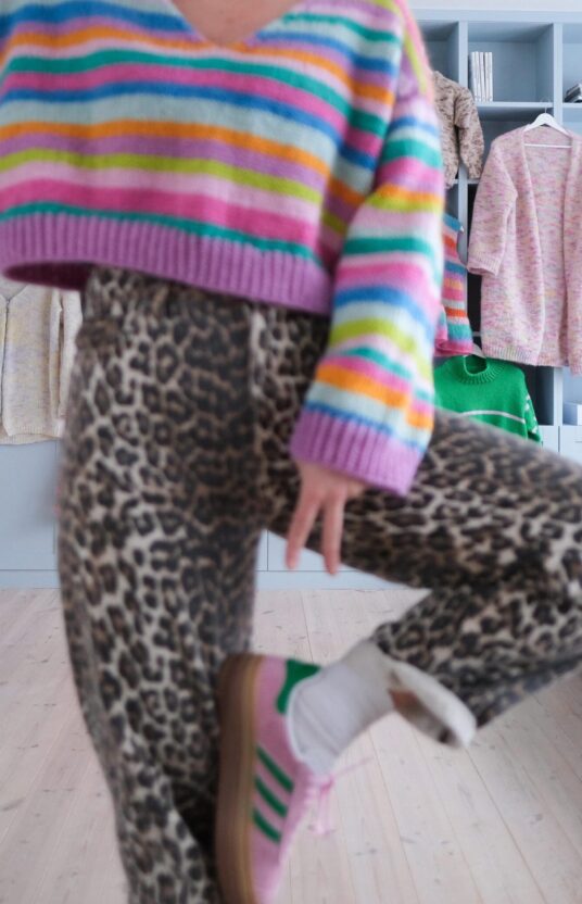 strikkegenser fargerik oppskrift