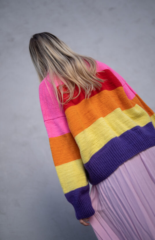 Strikket genser med krage